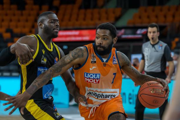 借紧凑的战 借紧凑的战